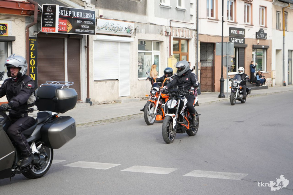Ryk silników w centrum Końskich. Czarna Flota zakończyła sezon motocyklowy [wideo, zdjęcia]