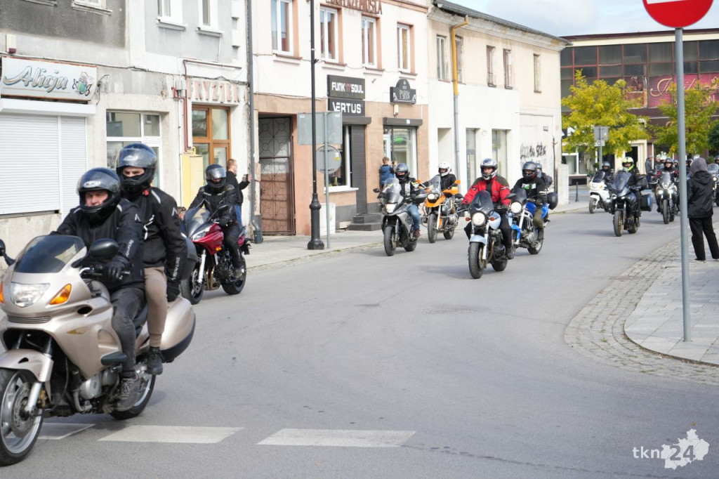 Ryk silników w centrum Końskich. Czarna Flota zakończyła sezon motocyklowy [wideo, zdjęcia]