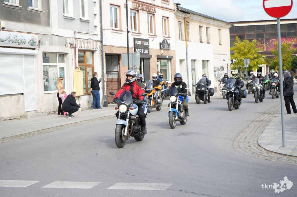 Ryk silników w centrum Końskich. Czarna Flota zakończyła sezon motocyklowy [wideo, zdjęcia]