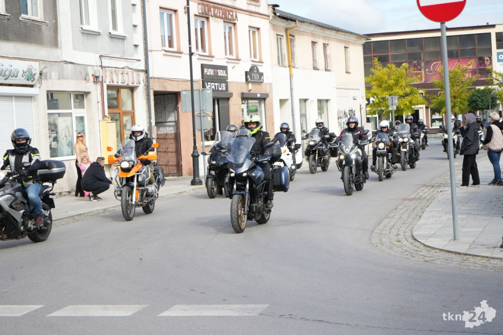 Ryk silników w centrum Końskich. Czarna Flota zakończyła sezon motocyklowy [wideo, zdjęcia]