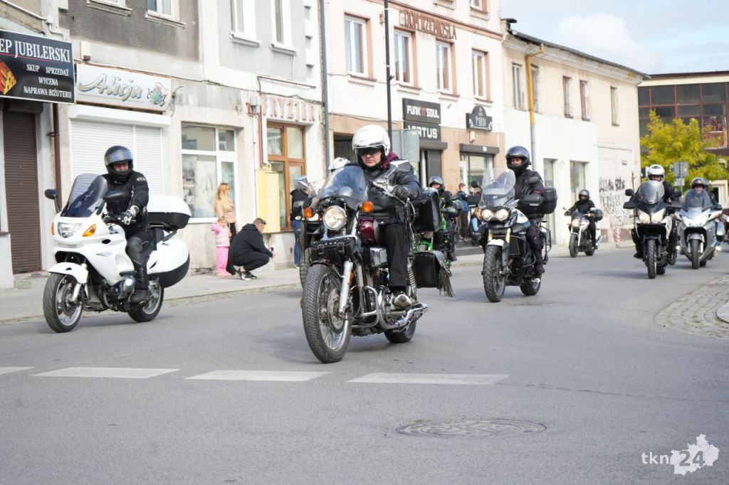 Ryk silników w centrum Końskich. Czarna Flota zakończyła sezon motocyklowy [wideo, zdjęcia]