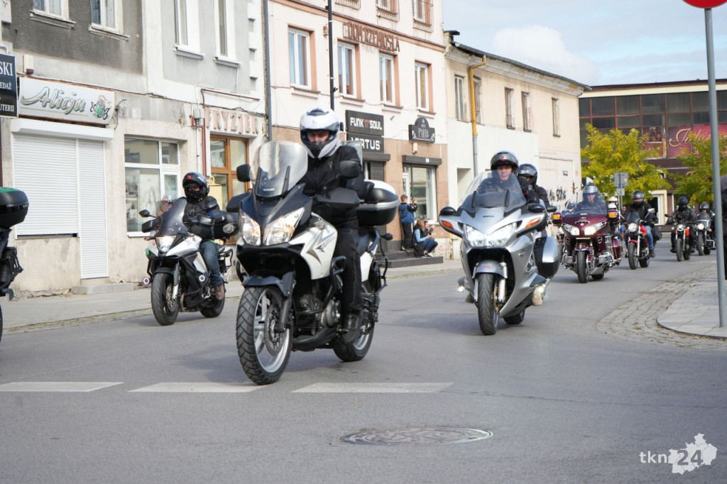Ryk silników w centrum Końskich. Czarna Flota zakończyła sezon motocyklowy [wideo, zdjęcia]