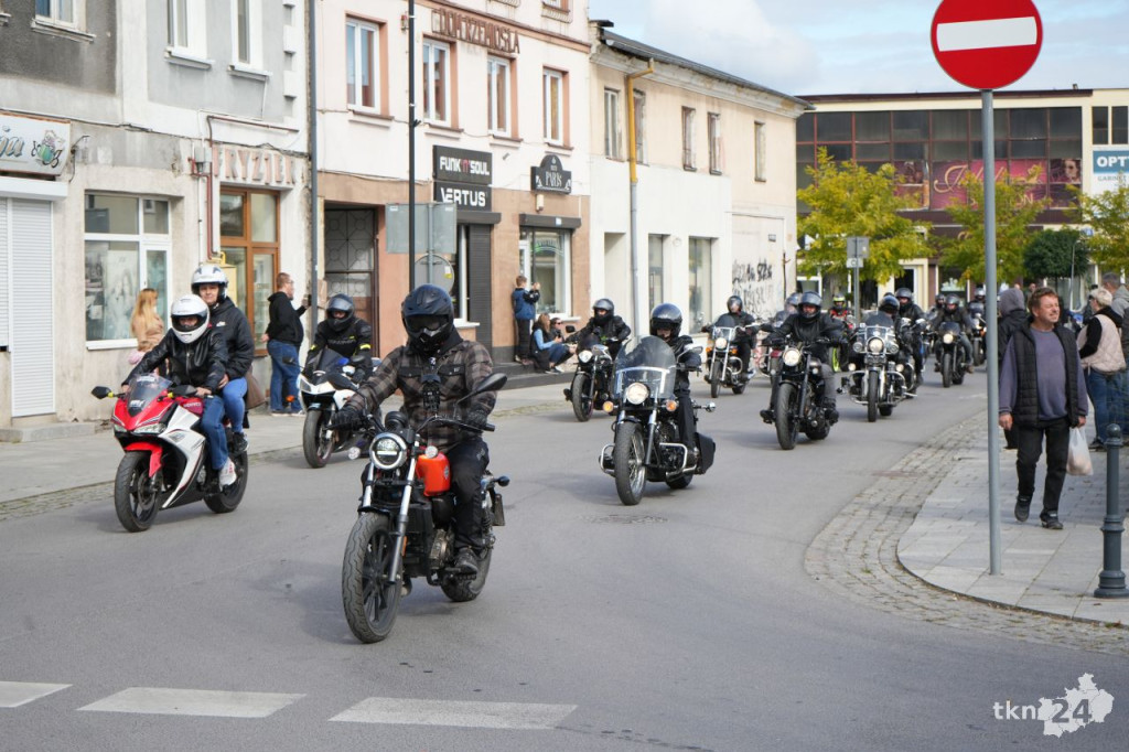 Ryk silników w centrum Końskich. Czarna Flota zakończyła sezon motocyklowy [wideo, zdjęcia]