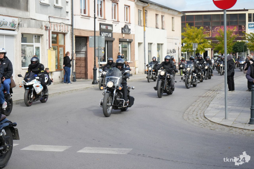Ryk silników w centrum Końskich. Czarna Flota zakończyła sezon motocyklowy [wideo, zdjęcia]