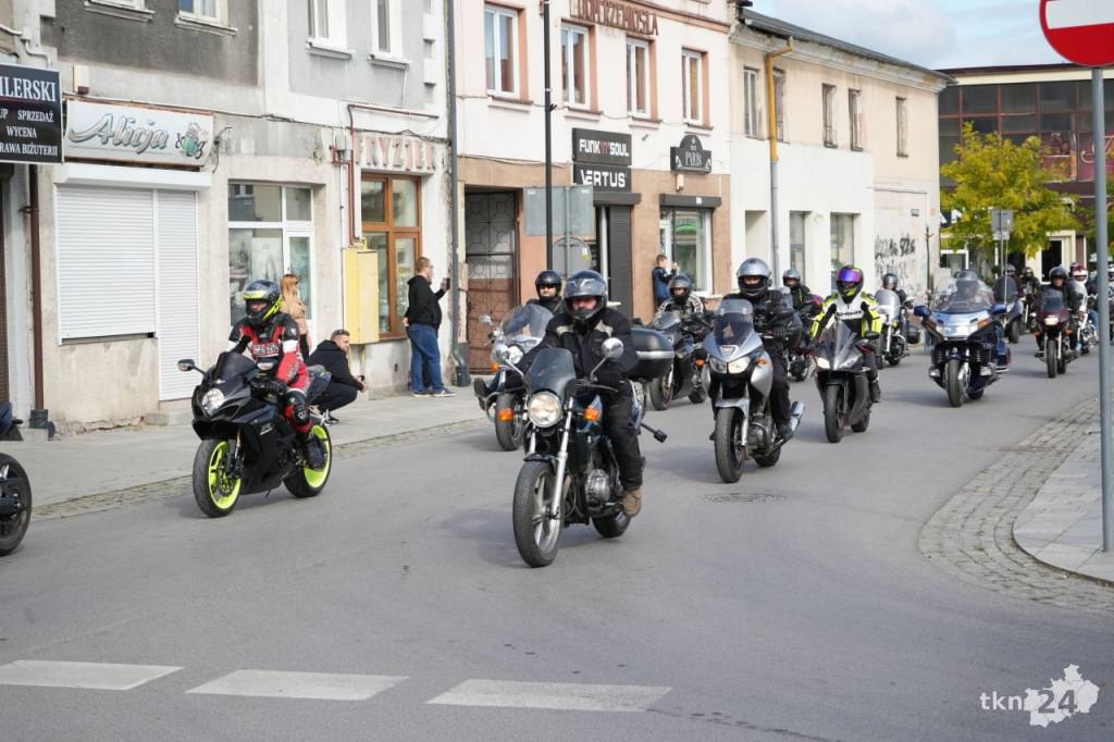 Ryk silników w centrum Końskich. Czarna Flota zakończyła sezon motocyklowy [wideo, zdjęcia]