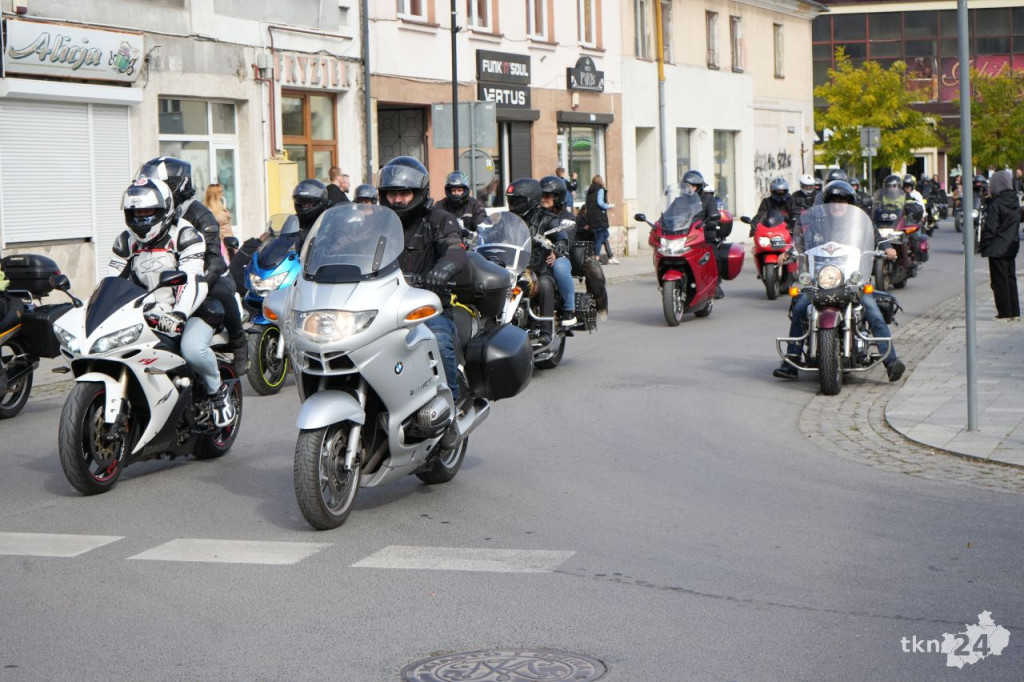 Ryk silników w centrum Końskich. Czarna Flota zakończyła sezon motocyklowy [wideo, zdjęcia]