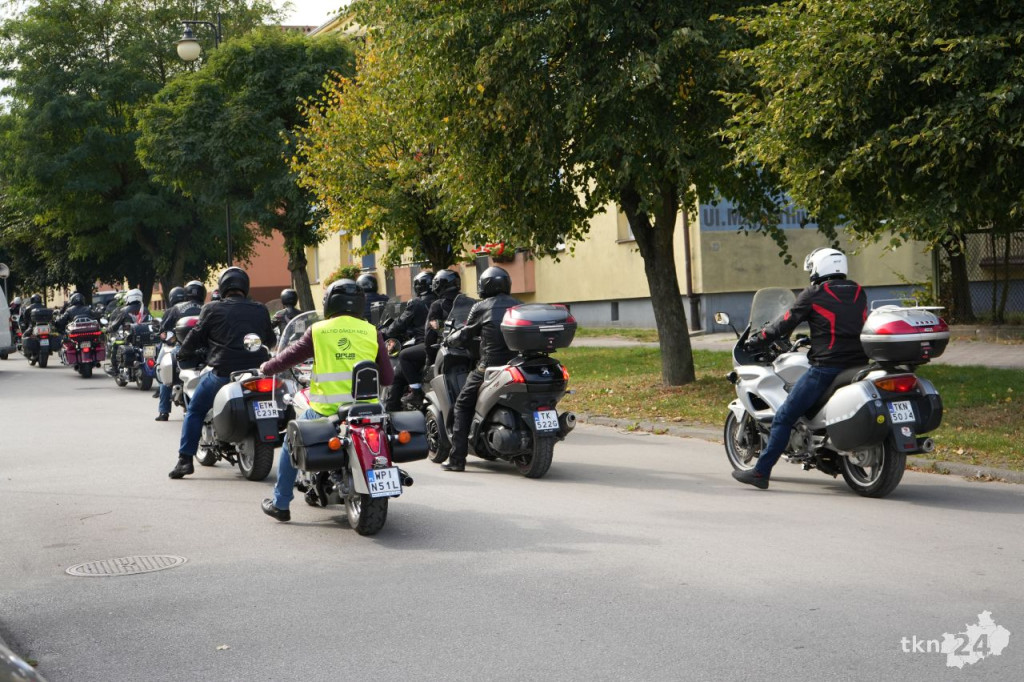 Ryk silników w centrum Końskich. Czarna Flota zakończyła sezon motocyklowy [wideo, zdjęcia]