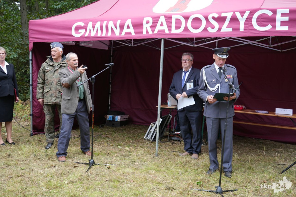 Spotkali się na polanie w Gruszce by uczcić pamięć zmarłych [wideo, zdjęcia]