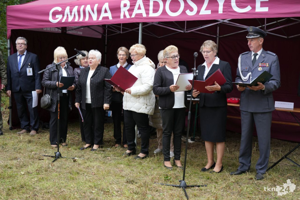 Spotkali się na polanie w Gruszce by uczcić pamięć zmarłych [wideo, zdjęcia]