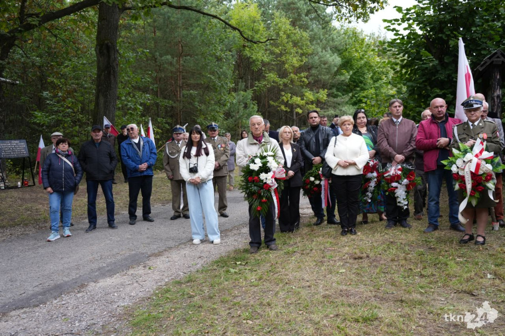 Spotkali się na polanie w Gruszce by uczcić pamięć zmarłych [wideo, zdjęcia]