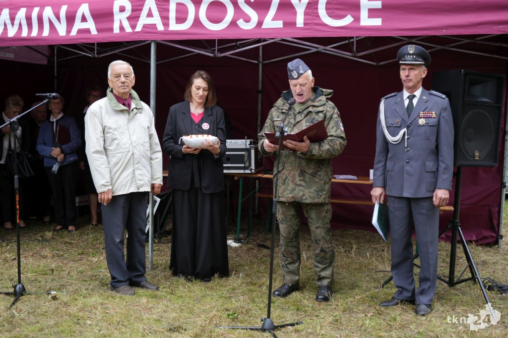 Spotkali się na polanie w Gruszce by uczcić pamięć zmarłych [wideo, zdjęcia]