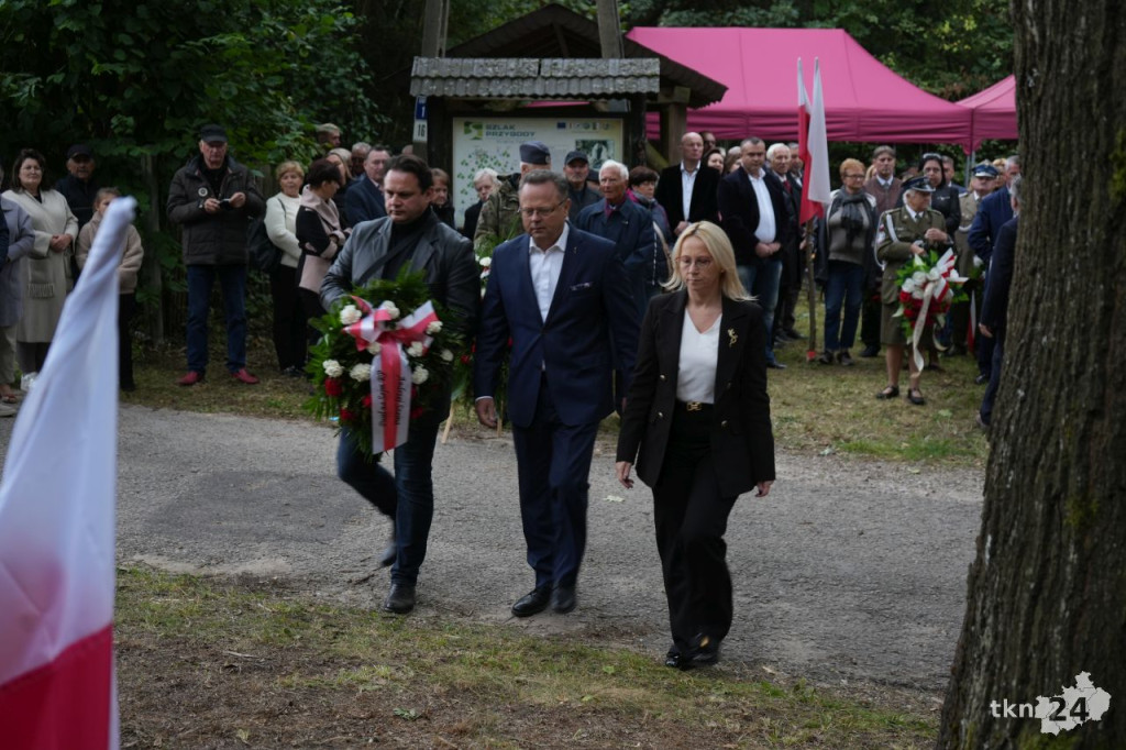 Spotkali się na polanie w Gruszce by uczcić pamięć zmarłych [wideo, zdjęcia]
