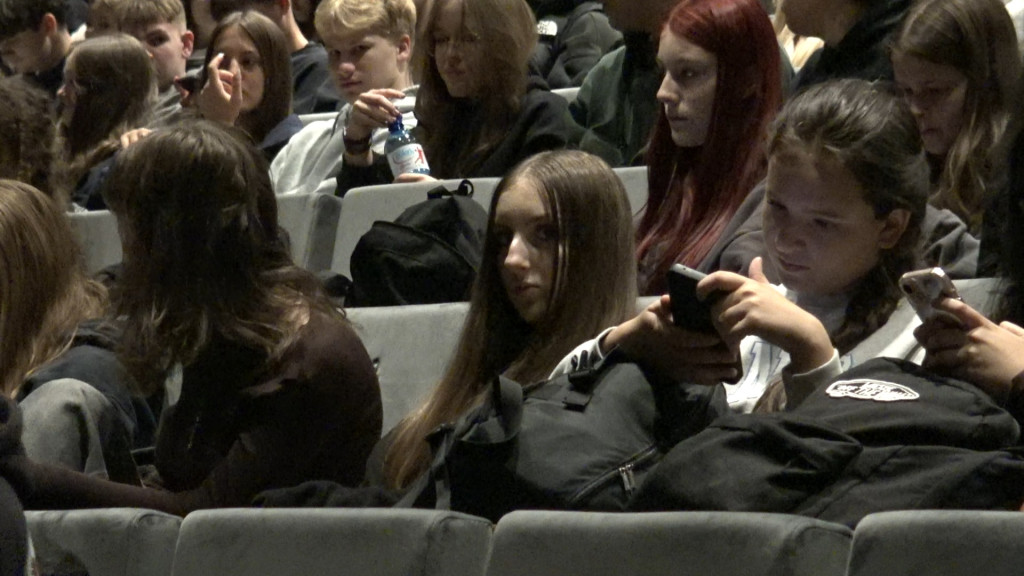 Sala widowiskowa zmieniła się w Kino Lekturowe dla uczniów szkół średnich [wideo, zdjęcia]