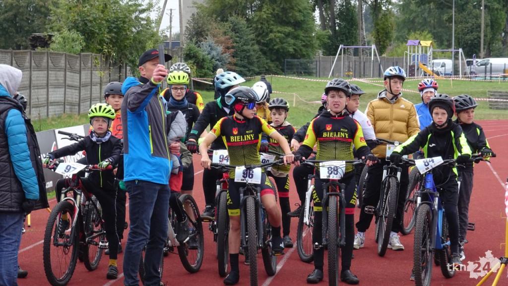Wyścig rowerowy w Rudzie Malenieckiej. Ogromne emocje i wielu zawodników na starcie [wideo, zdjęcia]