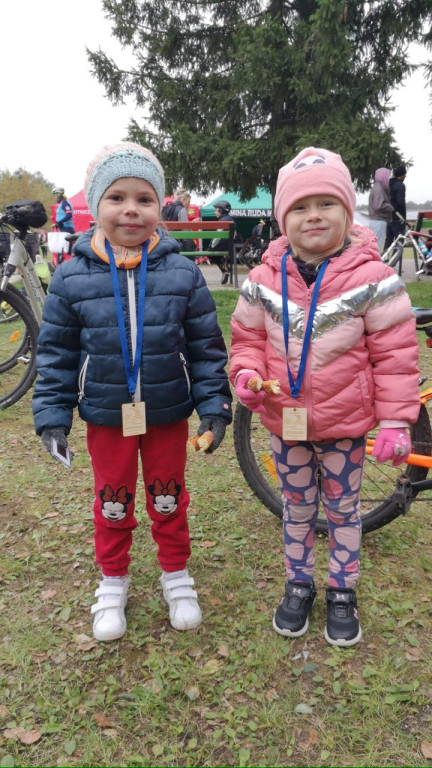 Wyścig rowerowy w Rudzie Malenieckiej. Ogromne emocje i wielu zawodników na starcie [wideo, zdjęcia]