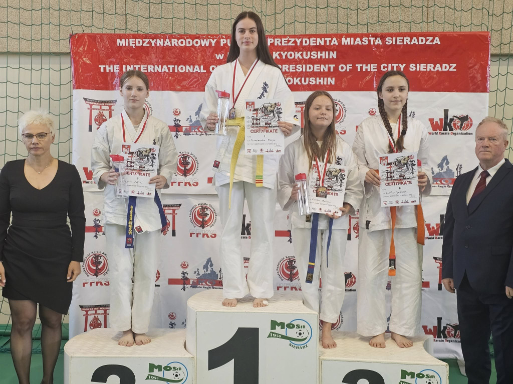 14 medali zawodników z Końskich na Turnieju Karate o Puchar Prezydenta Sieradza [zdjęcia]
