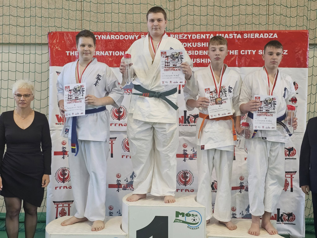 14 medali zawodników z Końskich na Turnieju Karate o Puchar Prezydenta Sieradza [zdjęcia]