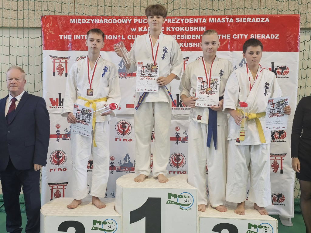 14 medali zawodników z Końskich na Turnieju Karate o Puchar Prezydenta Sieradza [zdjęcia]