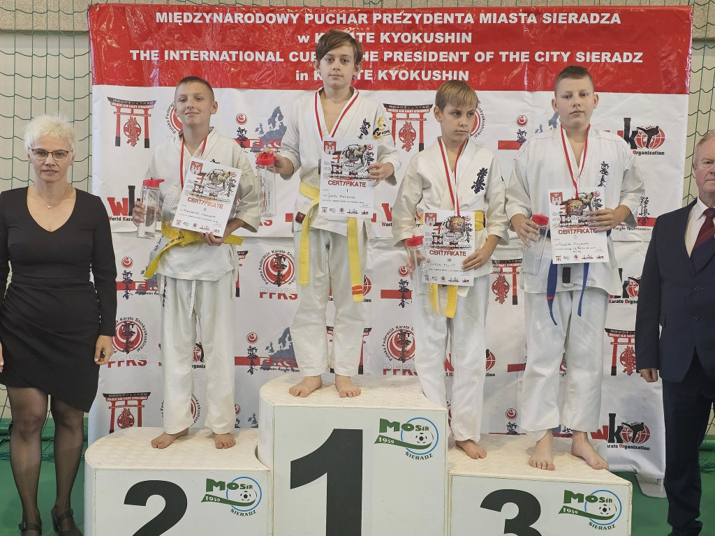14 medali zawodników z Końskich na Turnieju Karate o Puchar Prezydenta Sieradza [zdjęcia]