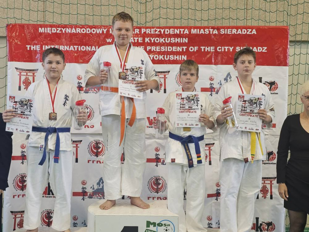 14 medali zawodników z Końskich na Turnieju Karate o Puchar Prezydenta Sieradza [zdjęcia]