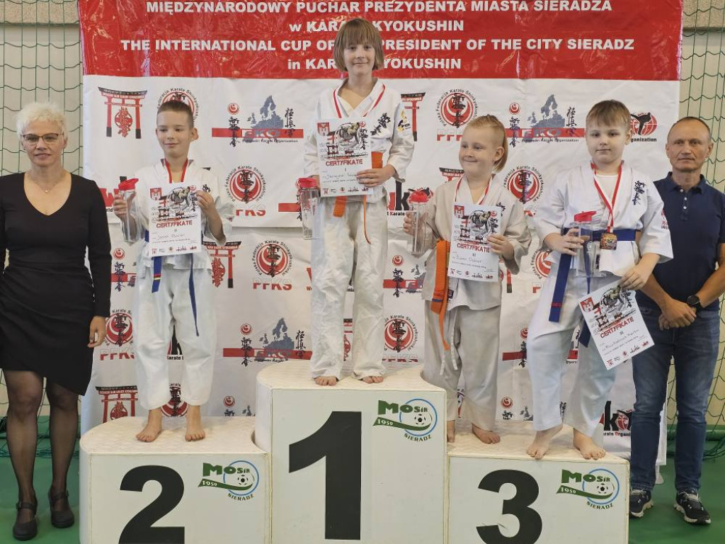 14 medali zawodników z Końskich na Turnieju Karate o Puchar Prezydenta Sieradza [zdjęcia]