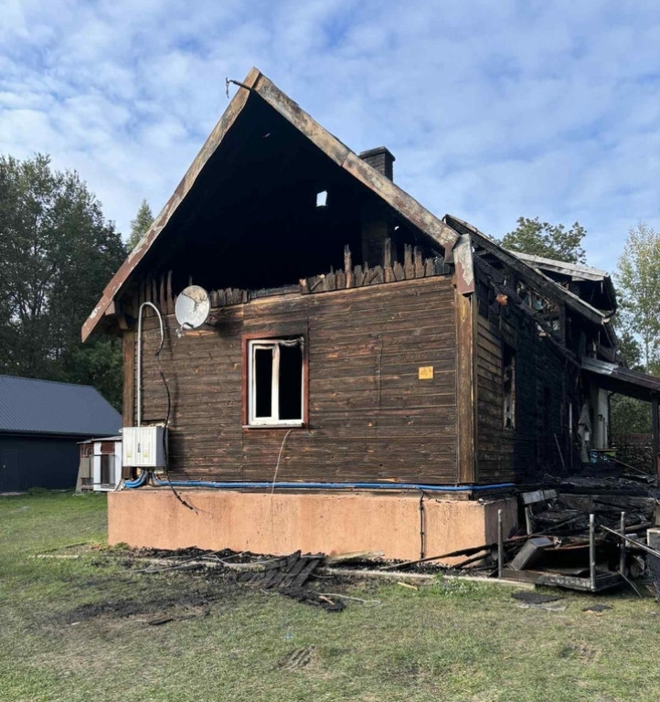 Tragedia w Stąporkowie. Dom stanął w ogniu, ruszyła zbiórka dla poszkodowanych