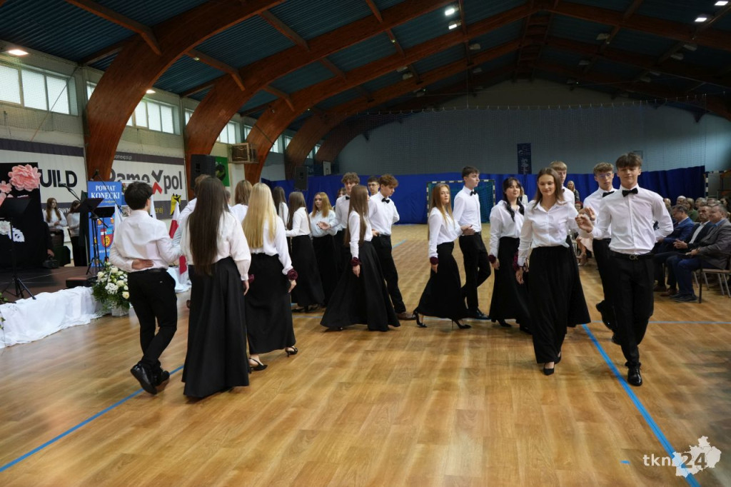 110 lat tradycji i wspomnień. Jubileusz I LO im. KEN w Końskich [wideo, zdjęcia]