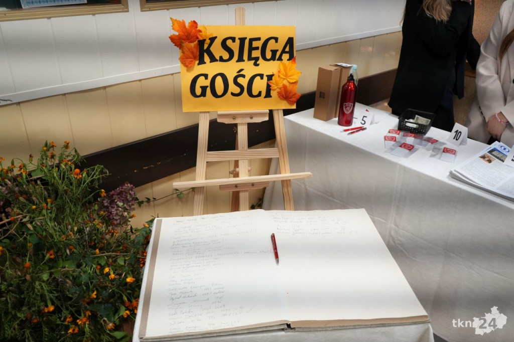 110 lat tradycji i wspomnień. Jubileusz I LO im. KEN w Końskich [wideo, zdjęcia]