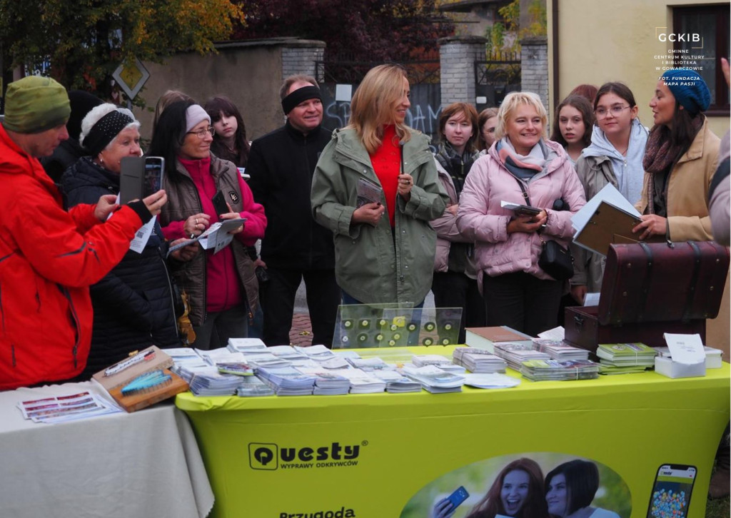 Gra terenowa o legendach i dawnym rzemiośle w Gowarczowie [zdjęcia]
