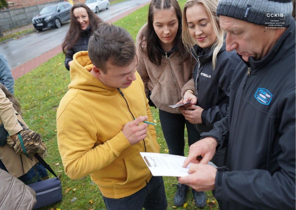Gra terenowa o legendach i dawnym rzemiośle w Gowarczowie [zdjęcia]