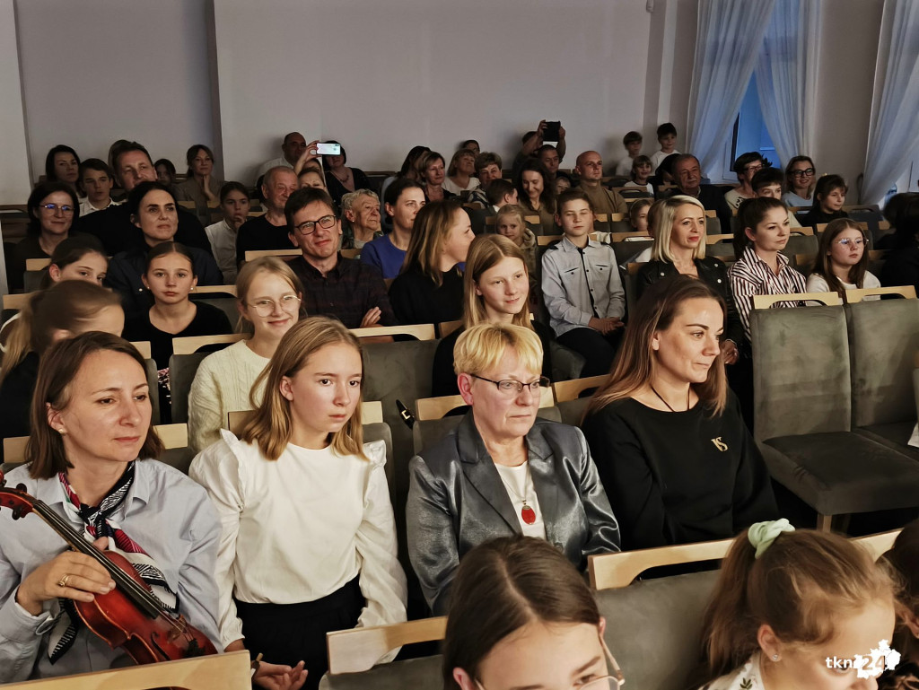 Uczniowie szkoły muzycznej koncertowali z okazji Dnia Edukacji Narodowej [wideo, zdjęcia]