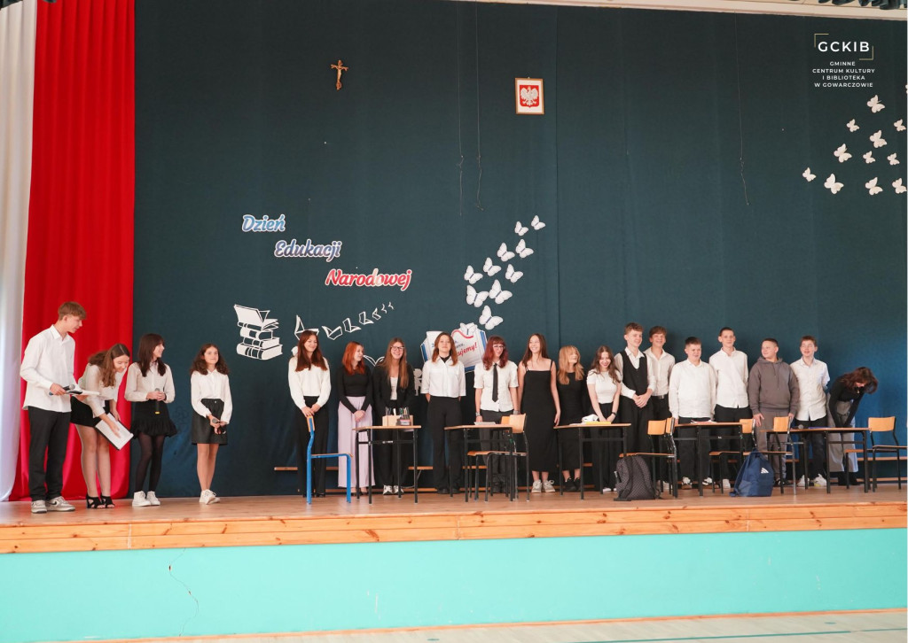 Uroczyste akademie i nagrody dla nauczycieli z okazji Dnia Edukacji Narodowej w Gowarczowie [zdjęcia]