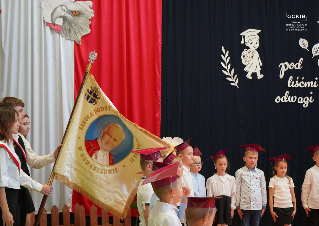 Uroczyste akademie i nagrody dla nauczycieli z okazji Dnia Edukacji Narodowej w Gowarczowie [zdjęcia]