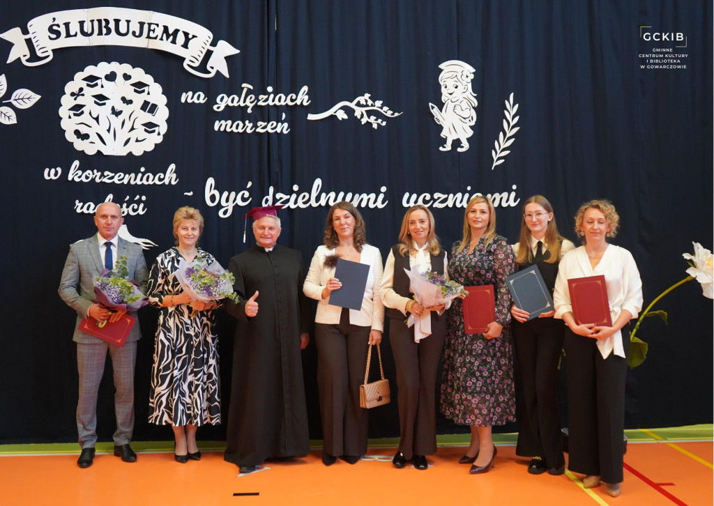 Uroczyste akademie i nagrody dla nauczycieli z okazji Dnia Edukacji Narodowej w Gowarczowie [zdjęcia]