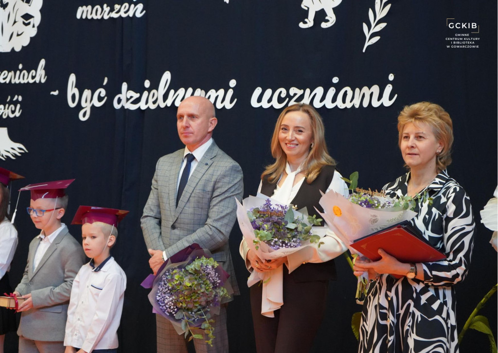 Uroczyste akademie i nagrody dla nauczycieli z okazji Dnia Edukacji Narodowej w Gowarczowie [zdjęcia]