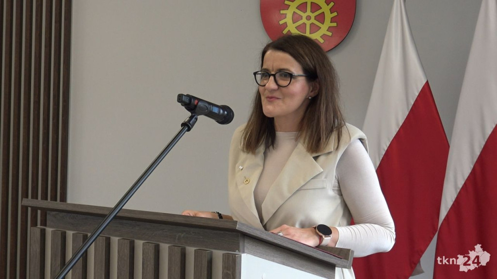 Powiat konecki docenił nauczycieli i dyrektorów z okazji Dnia Edukacji Narodowej [wideo, zdjęcia]