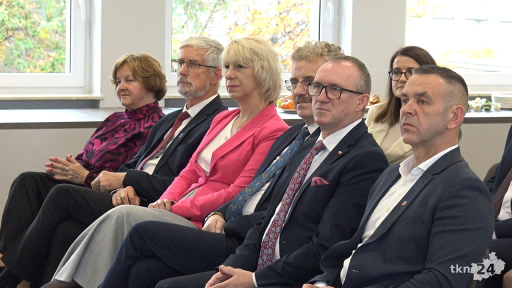 Powiat konecki docenił nauczycieli i dyrektorów z okazji Dnia Edukacji Narodowej [wideo, zdjęcia]