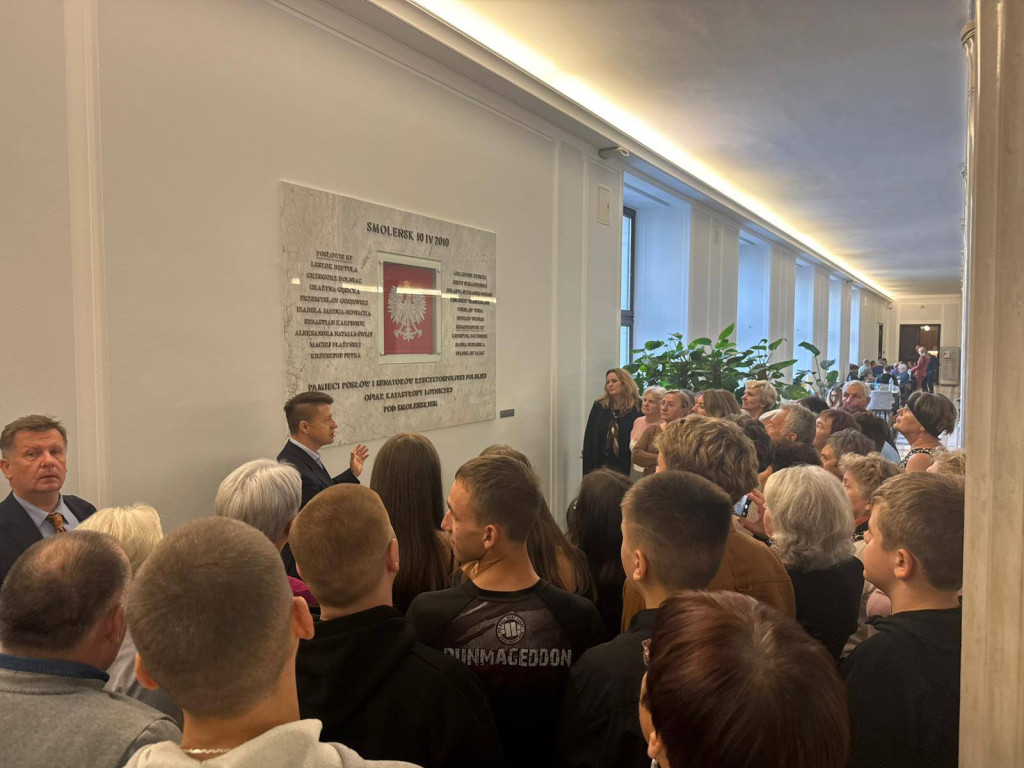 Mieszkańcy gminy Smyków zwiedzili Sejm RP z posłem Bartłomiejem Dorywalskim [zdjęcia]