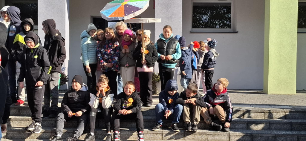 Parasol przyjaźni nad Radoszycami. Uczniowie przeciwko przemocy [zdjęcia]