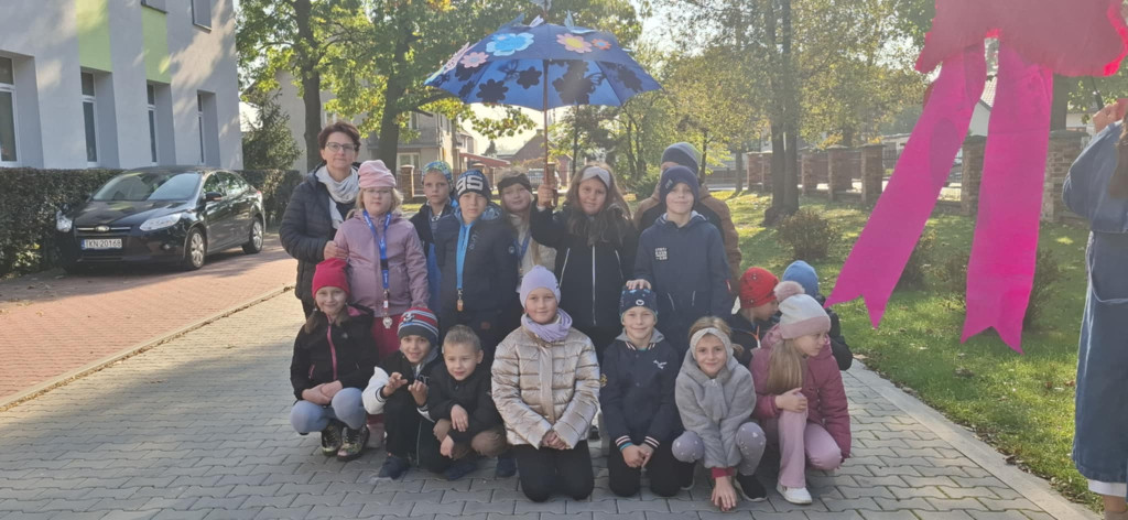 Parasol przyjaźni nad Radoszycami. Uczniowie przeciwko przemocy [zdjęcia]
