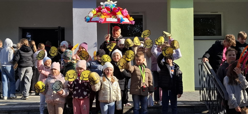 Parasol przyjaźni nad Radoszycami. Uczniowie przeciwko przemocy [zdjęcia]