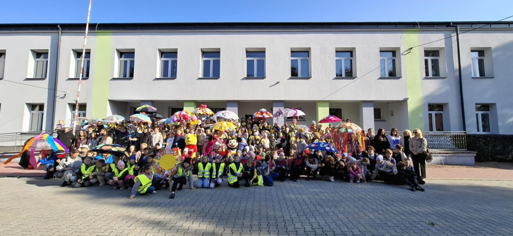 Parasol przyjaźni nad Radoszycami. Uczniowie przeciwko przemocy [zdjęcia]