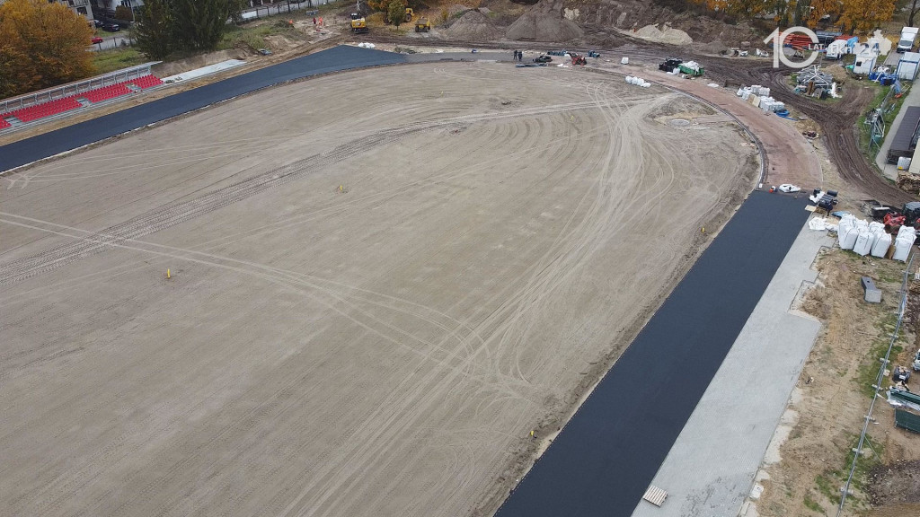 Stadion Lekkoatletyczny powstaje w Końskich. Zobaczcie nowe ujęcia