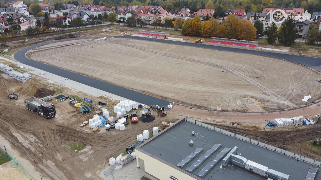 Stadion Lekkoatletyczny powstaje w Końskich. Zobaczcie nowe ujęcia