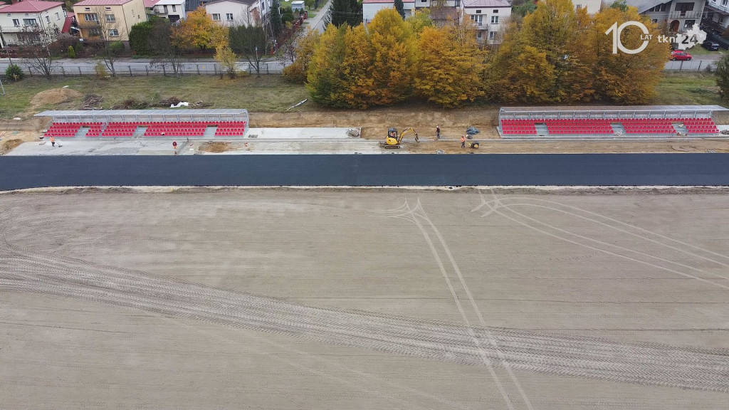 Stadion Lekkoatletyczny powstaje w Końskich. Zobaczcie nowe ujęcia