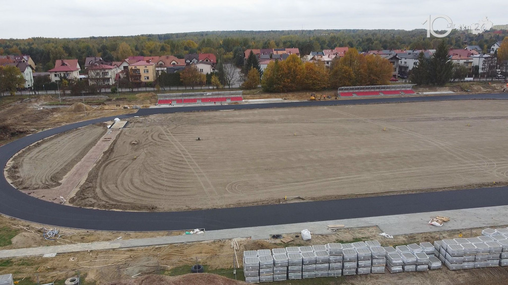 Stadion Lekkoatletyczny powstaje w Końskich. Zobaczcie nowe ujęcia