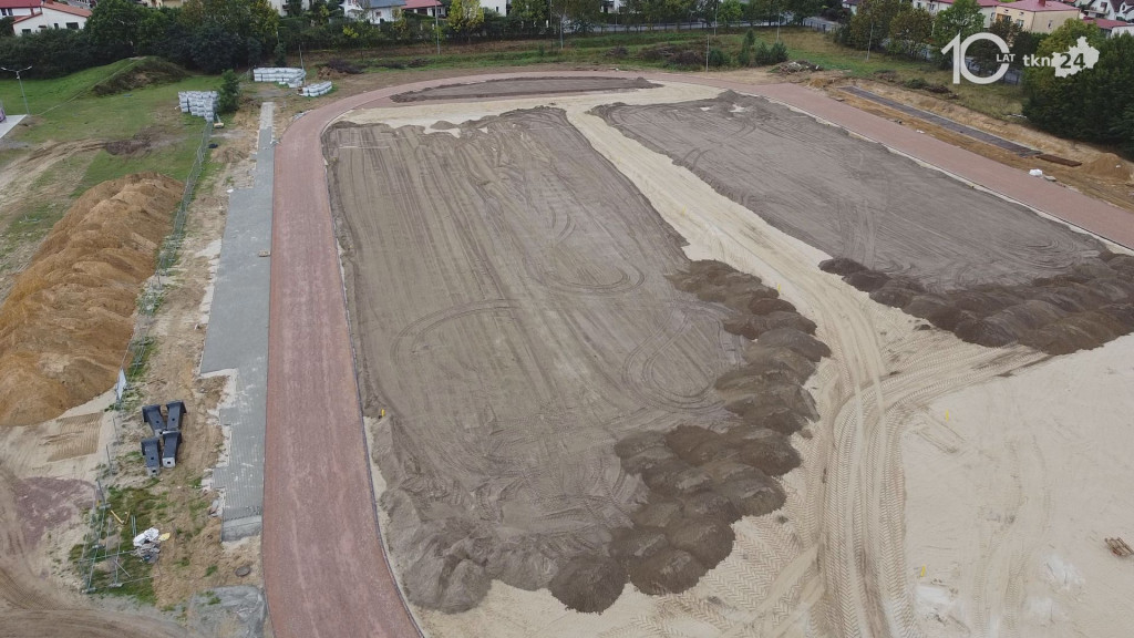 Stadion Lekkoatletyczny powstaje w Końskich. Zobaczcie nowe ujęcia