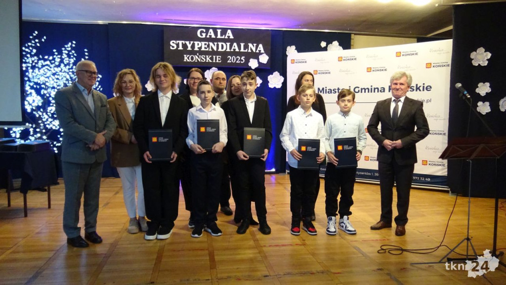 Oto najlepsi uczniowie gminy Końskie. Poznajcie stypendystów [wideo, zdjęcia]