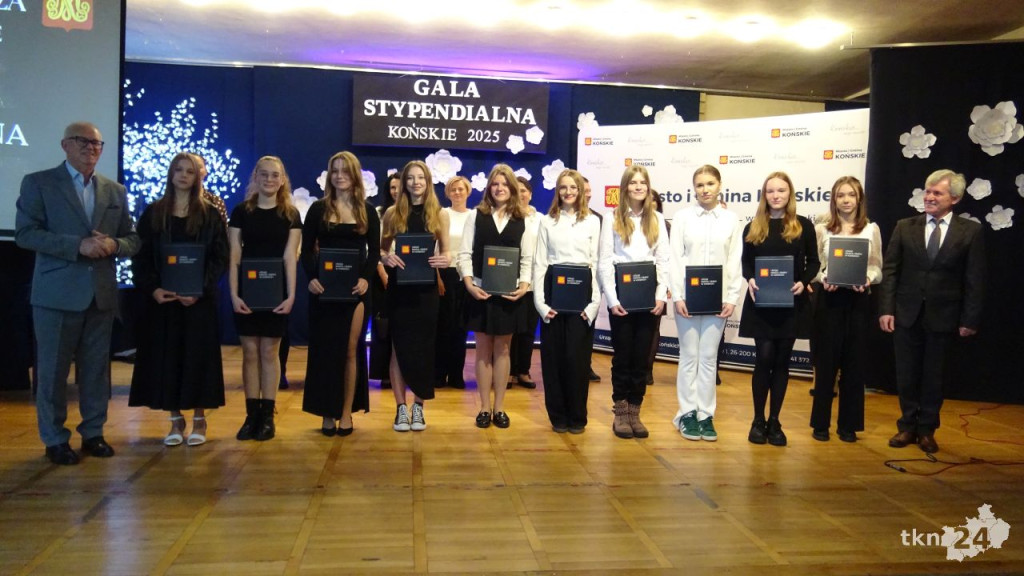 Oto najlepsi uczniowie gminy Końskie. Poznajcie stypendystów [wideo, zdjęcia]
