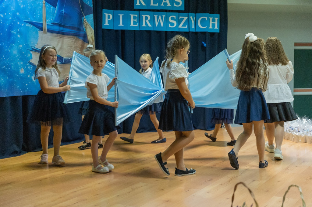 Pierwszoklasiści ze Stadnickiej Woli oficjalnie przyjęci w poczet uczniów [zdjęcia]